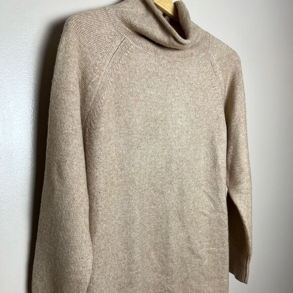 CLEARANCE! Tan Ann Taylor Oversized Turtleneck Sweater Size S Like New - Picture 3 of 6